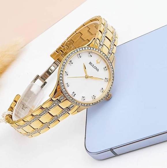 **NEW** Bulova Mother of Pearl Dial Ladies Watch - Picture 9 of 11